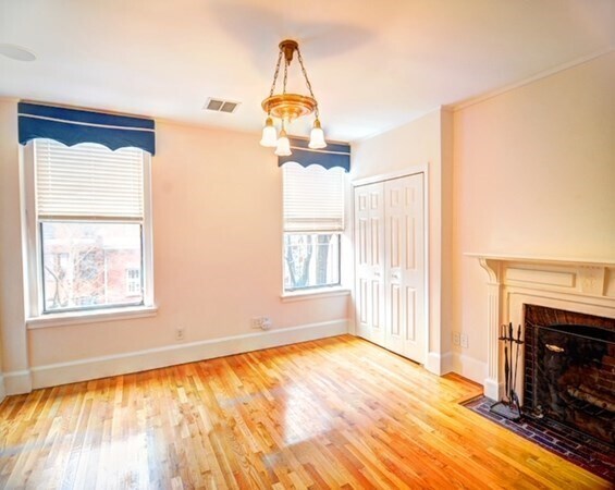 Building Photo - 238 Marlborough St