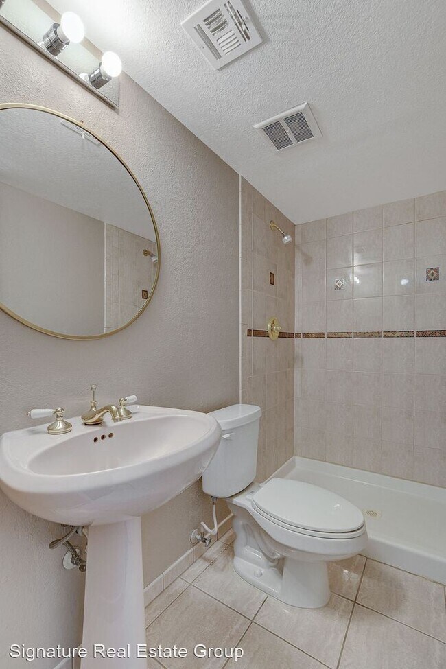 Building Photo - 4 br, 2.5 bath House - 3569 Taos Lane