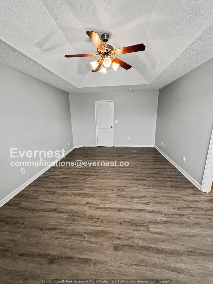 Building Photo - 8635 Thomas Ln