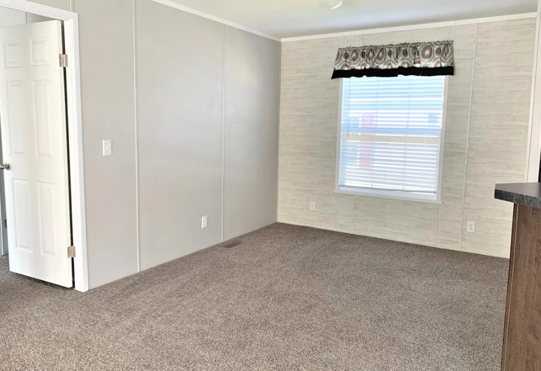 Building Photo - 16703 Fall River Rd