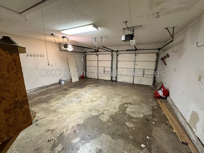 Building Photo - 8300 NW 86th St