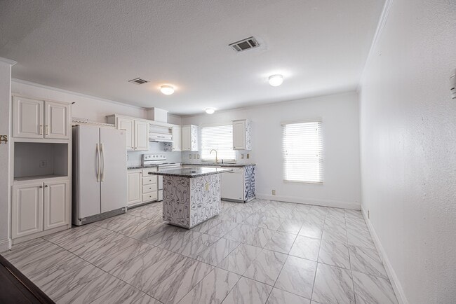 Building Photo - 11738 Greencanyon Dr