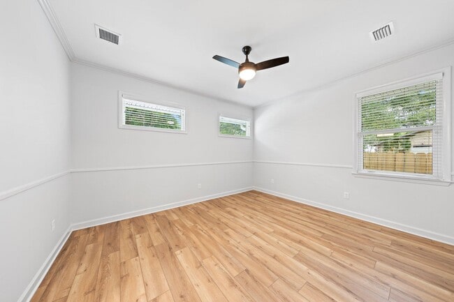 Building Photo - 305 Willingham Dr