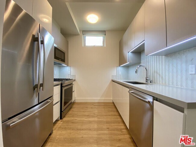 Building Photo - 9265 Burton Way