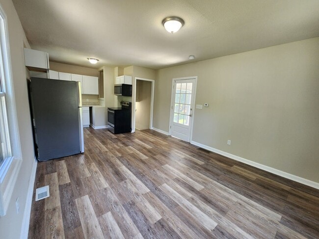 Building Photo - Cozy 1 Bedroom 1 Bath Home