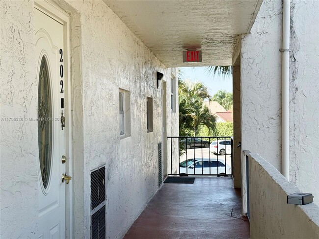 Building Photo - 8970 S Hollybrook Blvd