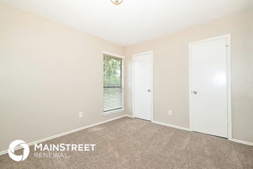 Building Photo - 1820 Alameda Dr