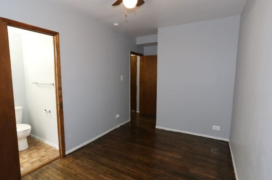 Building Photo - 4527 N Malden St