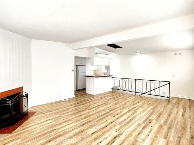 Building Photo - 325 10th Pl