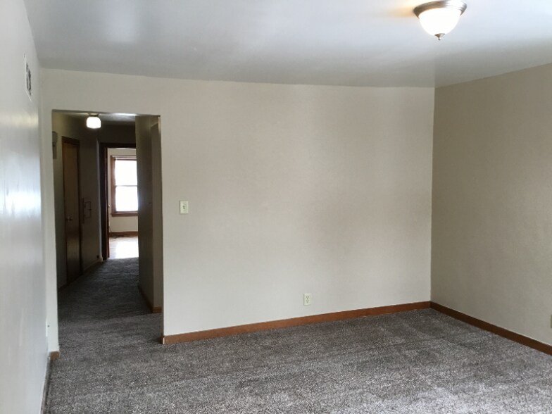 Building Photo - 458 3rd St NE