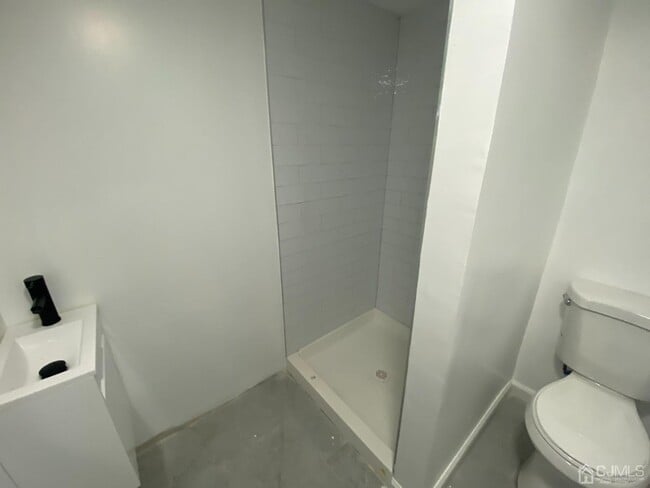 Building Photo - 24 Joyce Kilmer Ave