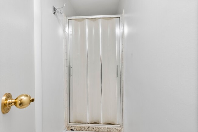 Building Photo - 110 Cross Keys Rd