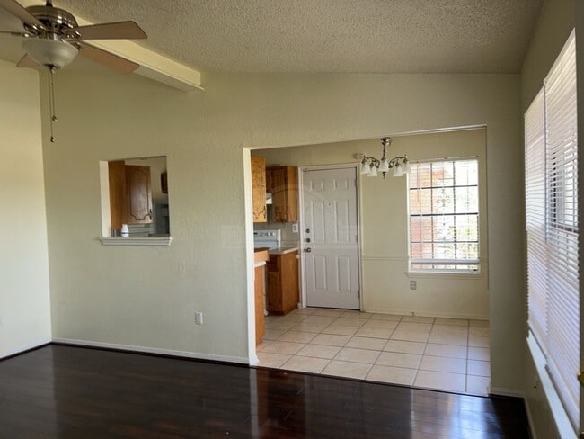 Building Photo - 2224 Spicewood Dr