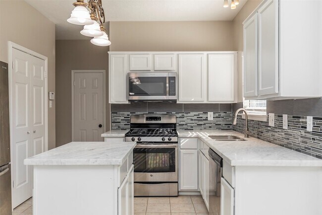 Building Photo - 13110 Mills River St