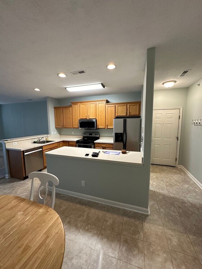 Building Photo - Spacious 3rd Floor Apartment in The Village of 5 Points – Lewes, DE