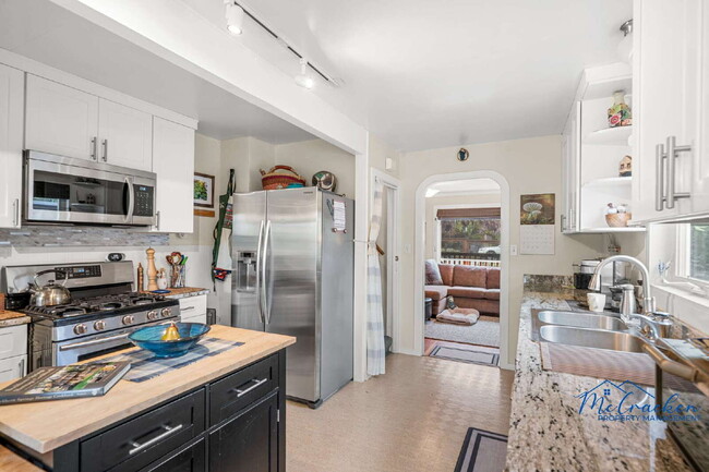 Building Photo - Serene, Artistic Retreat in the Heart of A...