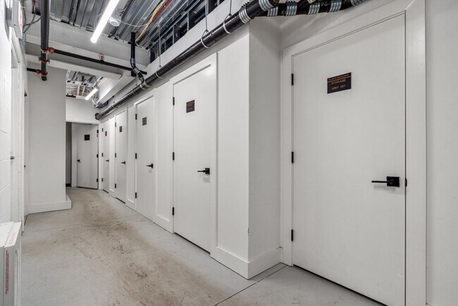 Building Photo - 75 W Broadway