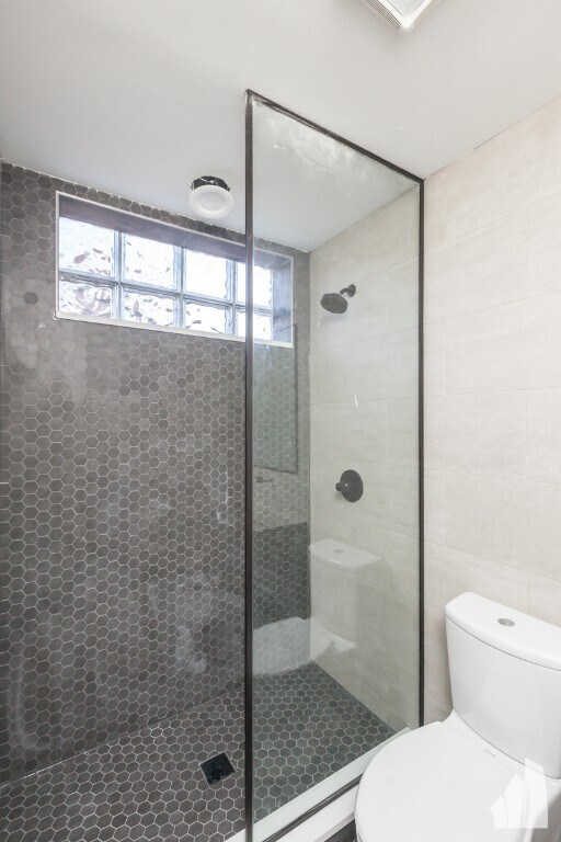 Building Photo - 944 W Grace-F202