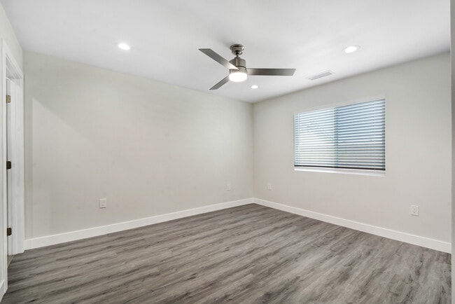 Building Photo - 6554 Kinlock Ave