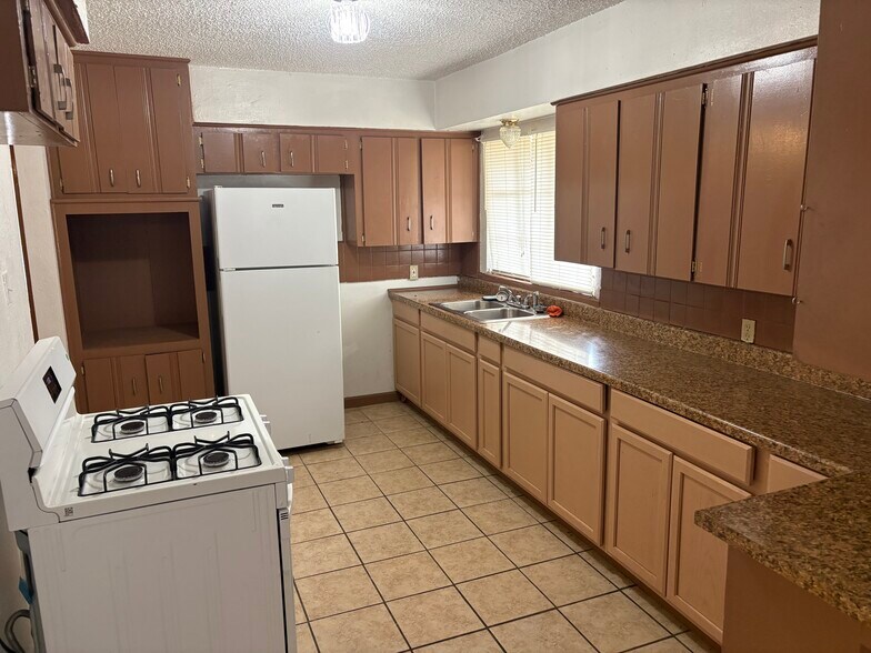 Building Photo - 9218 Laura Koppe Rd