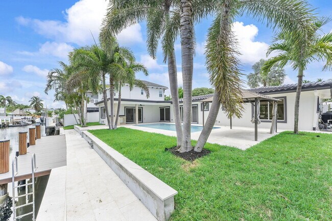 Building Photo - 808 NE 72nd St