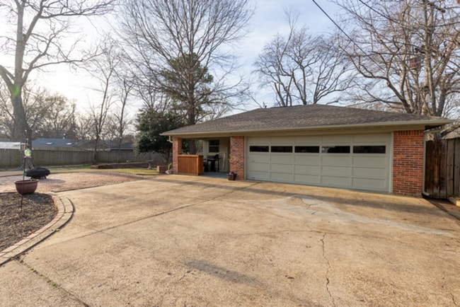 Building Photo - YOUR DREAM BACKYARD in Established East Memphis