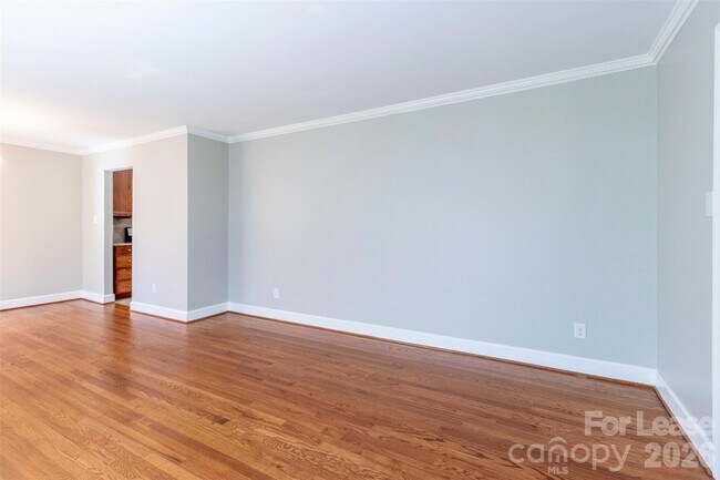Building Photo - 6618 Castlegate Dr