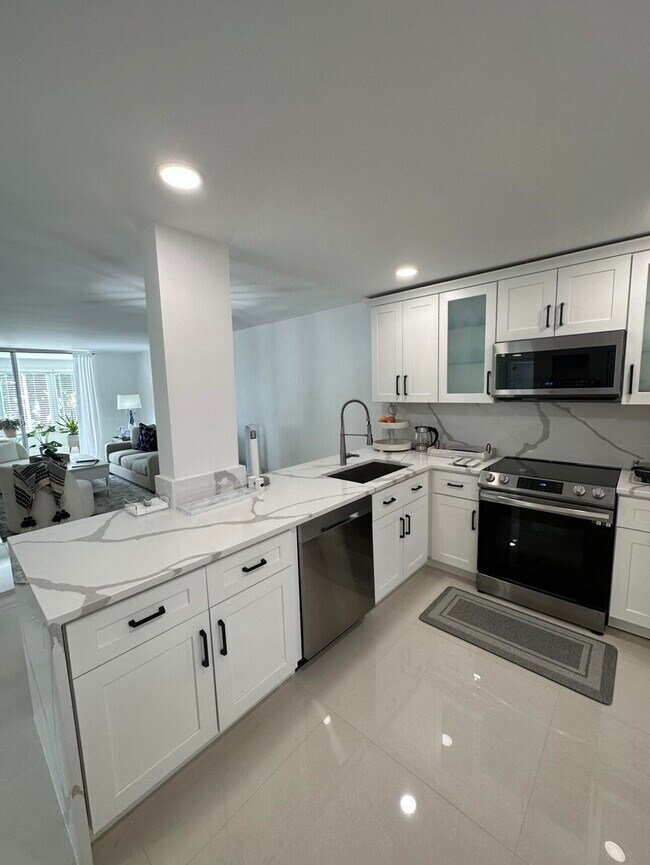 Building Photo - 14773 Cumberland Dr
