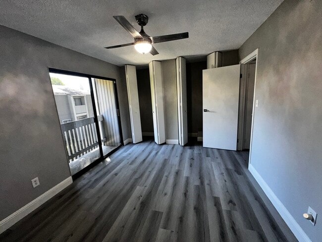 Building Photo - Charming 2-Bedroom Condo with Fireplace & ...