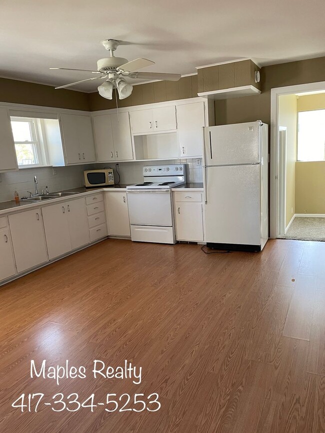Building Photo - 2 bed / 2 bath home CENTER OF TOWN - BRANS...