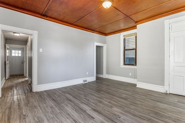 Building Photo - Updated House for Rent in Carrick!