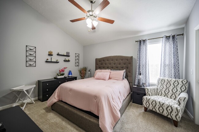 Master bedroom - 3505 Nightshade Dr