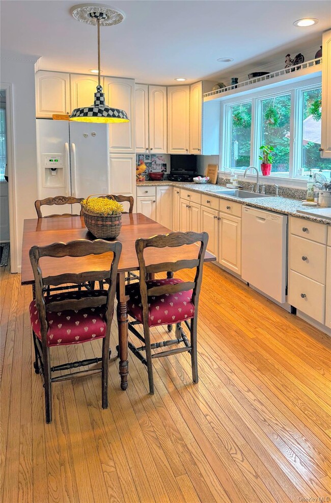 Building Photo - 175 Old Field Rd