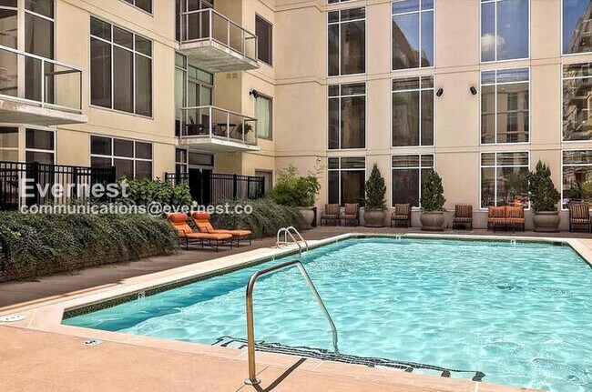 Building Photo - Modern 1-Bedroom Condo with City Views in Prime Nashville Location / Available Now!