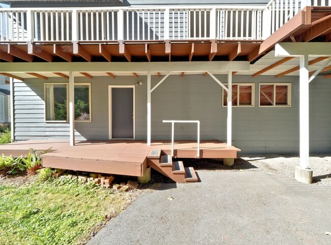 Building Photo - 721 Crown Dr