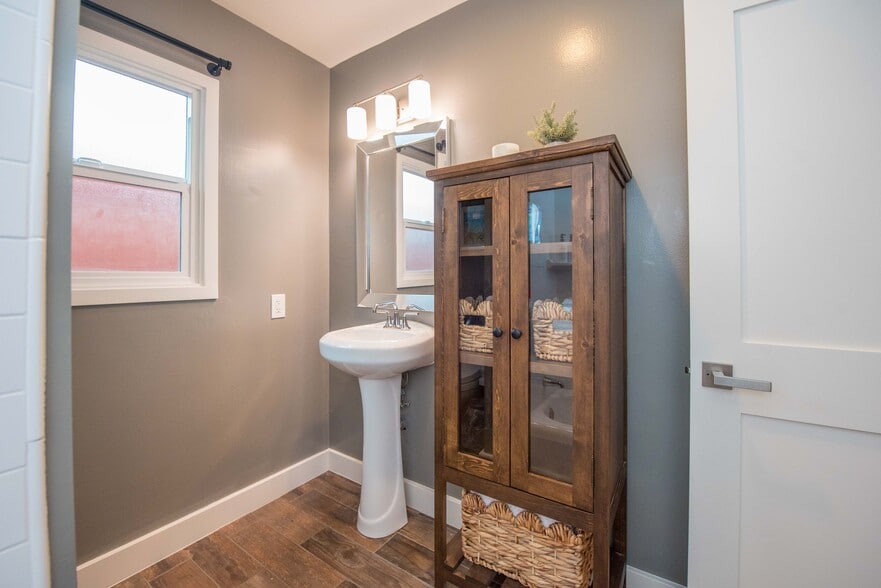 Building Photo - 250 N Clark St