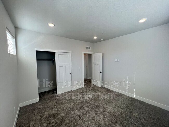 Building Photo - 4125 24th Street Rd