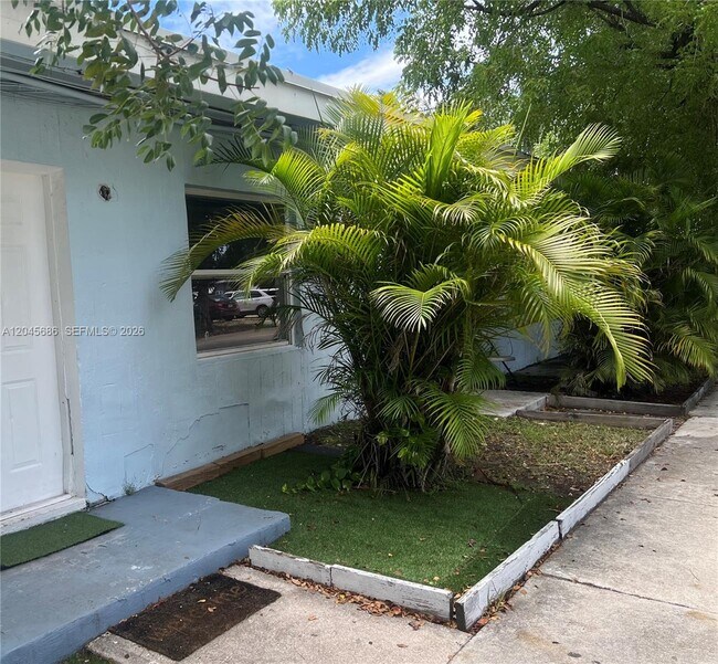Building Photo - 2118 N 19th Ave