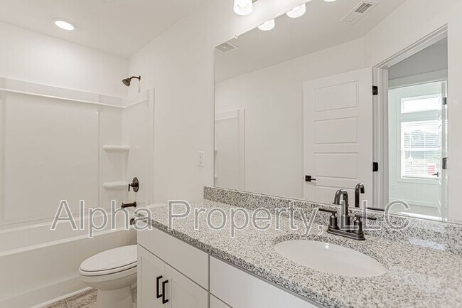 Building Photo - 1218 Westgate Vlg Dr