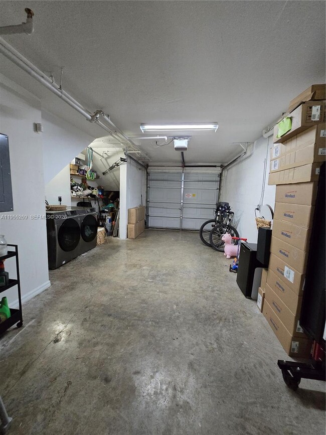 Building Photo - 738 NE 90th St