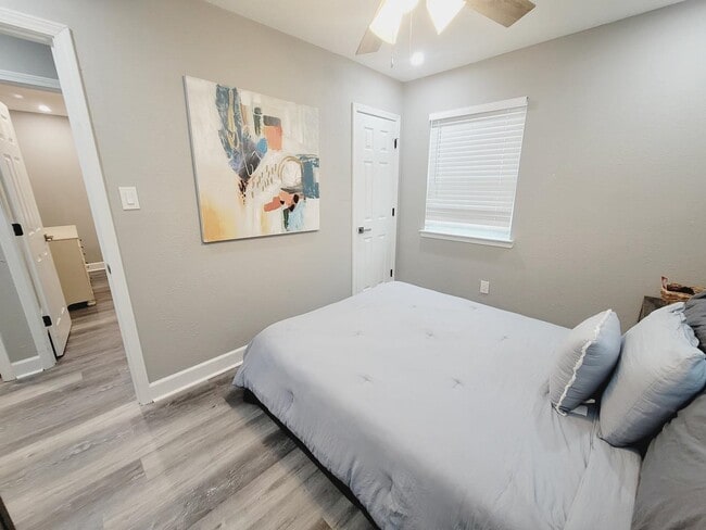 Building Photo - 1906 Karen Ln