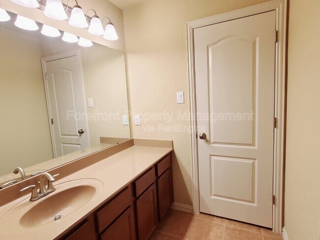 Building Photo - 11927 Jasmine Way