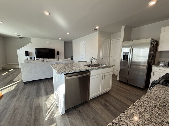 Building Photo - 4 Bedroom Modern Home in York County