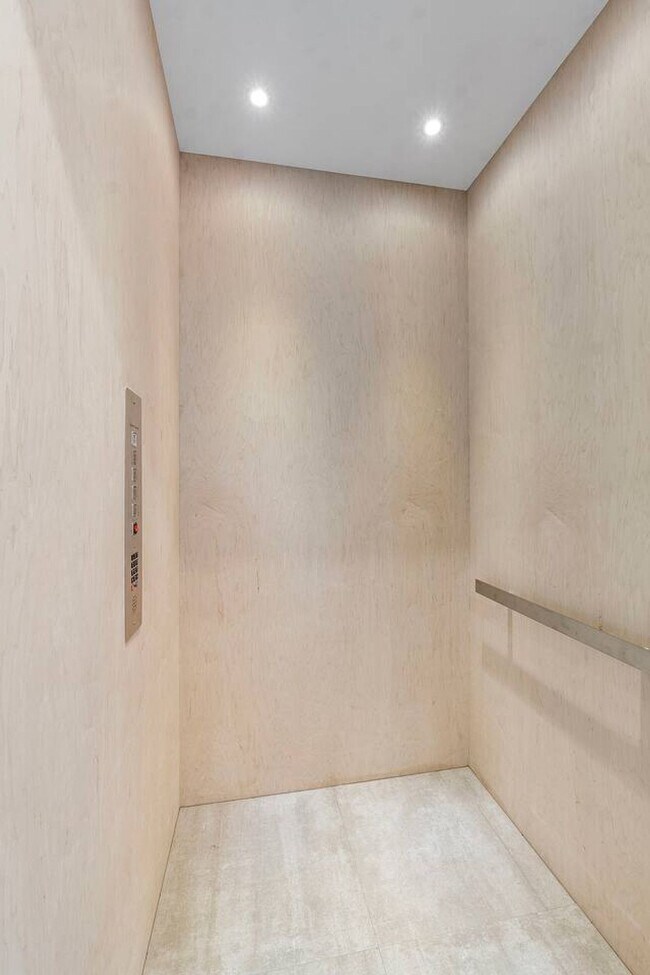 Building Photo - 99 Seaside Ave