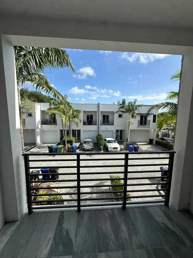 Building Photo - Northeast 17th Avenue, Fort Lauderdale, FL 33304 - 2 BR 2.5 BA townhouse