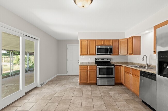 Building Photo - 1517 Lincoln Dr