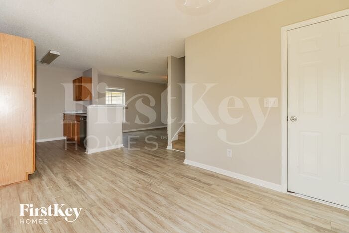 Building Photo - 110 Larkspur Dr