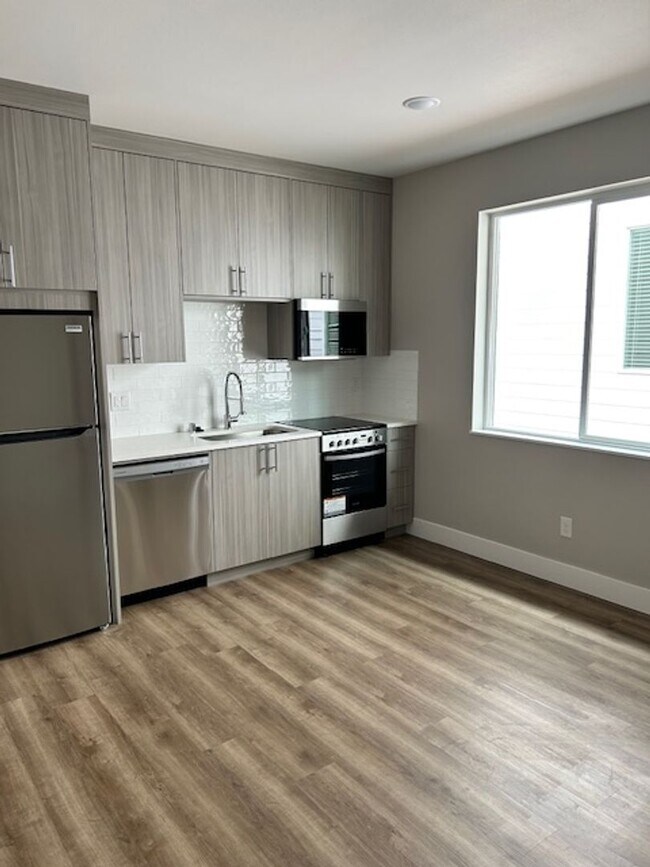 Building Photo - Modern Multi-Gen Living- Brand New