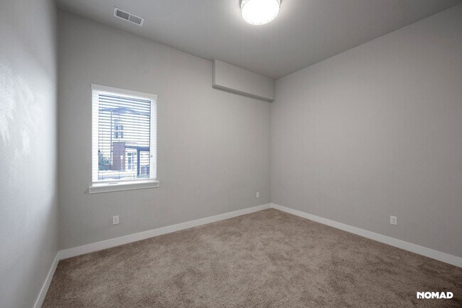 Building Photo - Charming 2BR-2BA Condo in Aurora Town Center