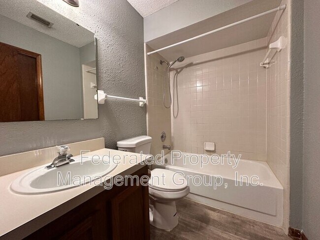 Building Photo - 3834 Windridge Ct